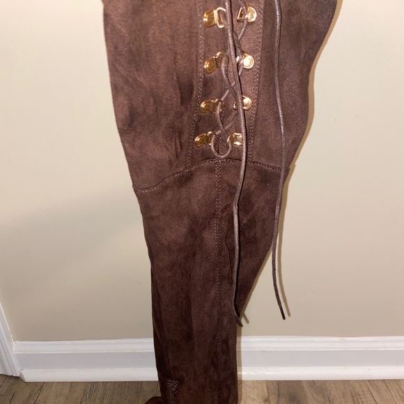 Brown Knee high boots - Picture 2 of 3